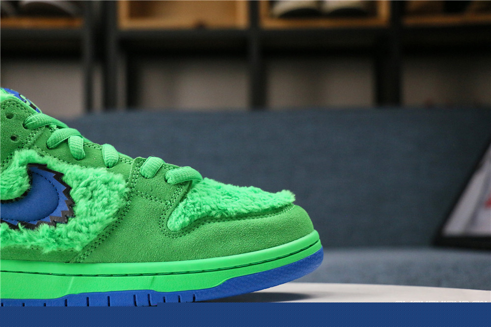 Grateful Dead x Nike SB Dunk Low Green