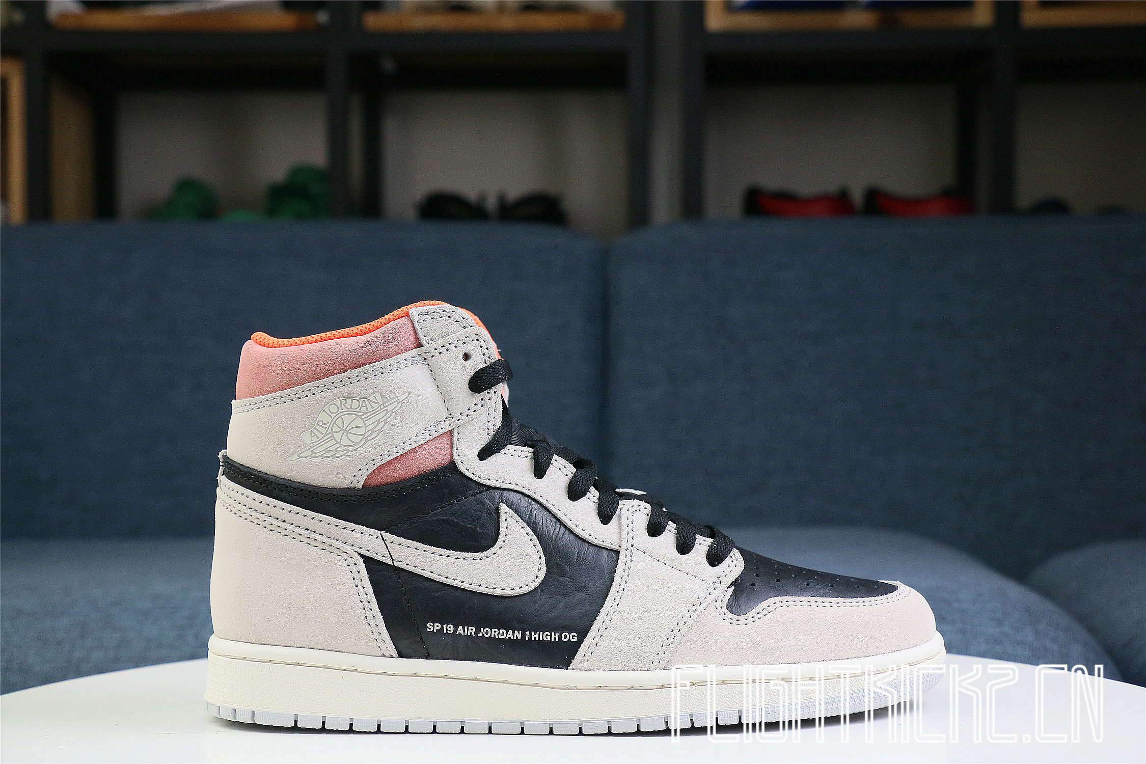 Air Jordan 1 Retro High OG Grey Crimson 2019