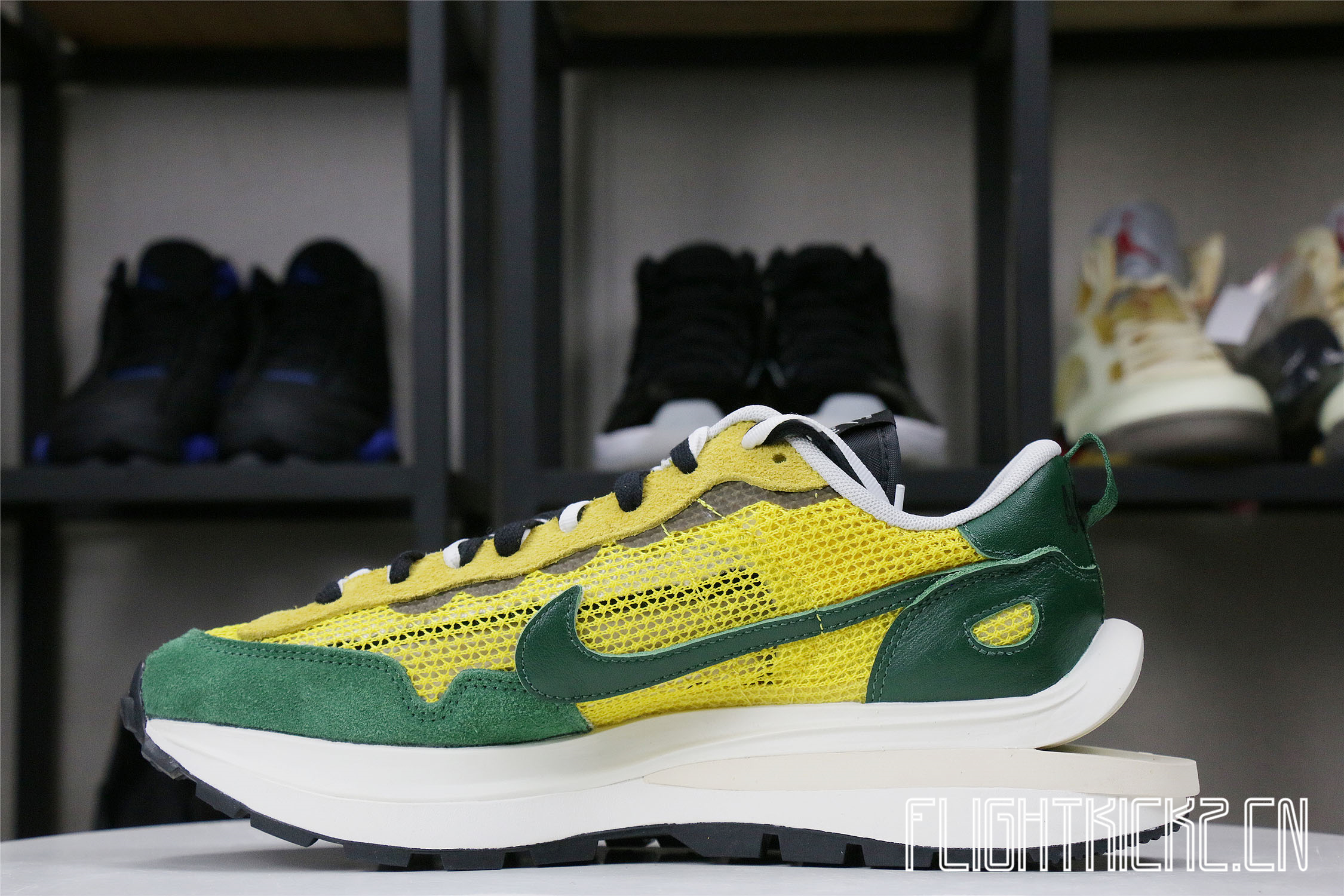 Nike Vaporwaffle sacai Tour Yellow Stadium Green (LN5 A1)