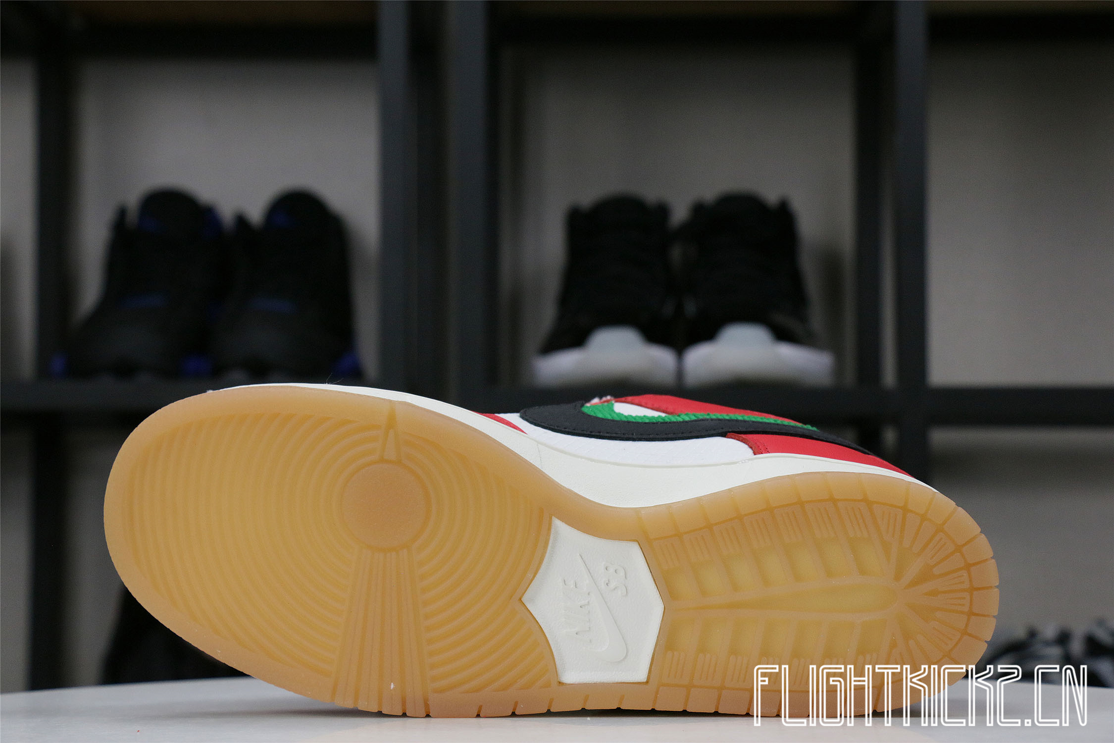 Frame Skate x Nike SB Dunk Low “Habibi”