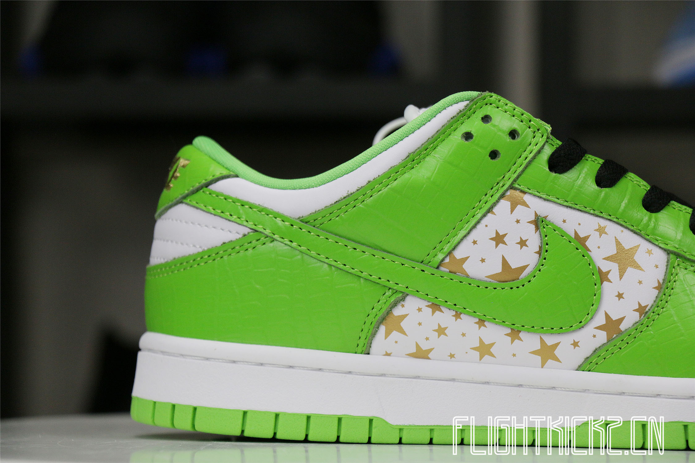 Nike SB Dunk Low Supreme Mean Grean