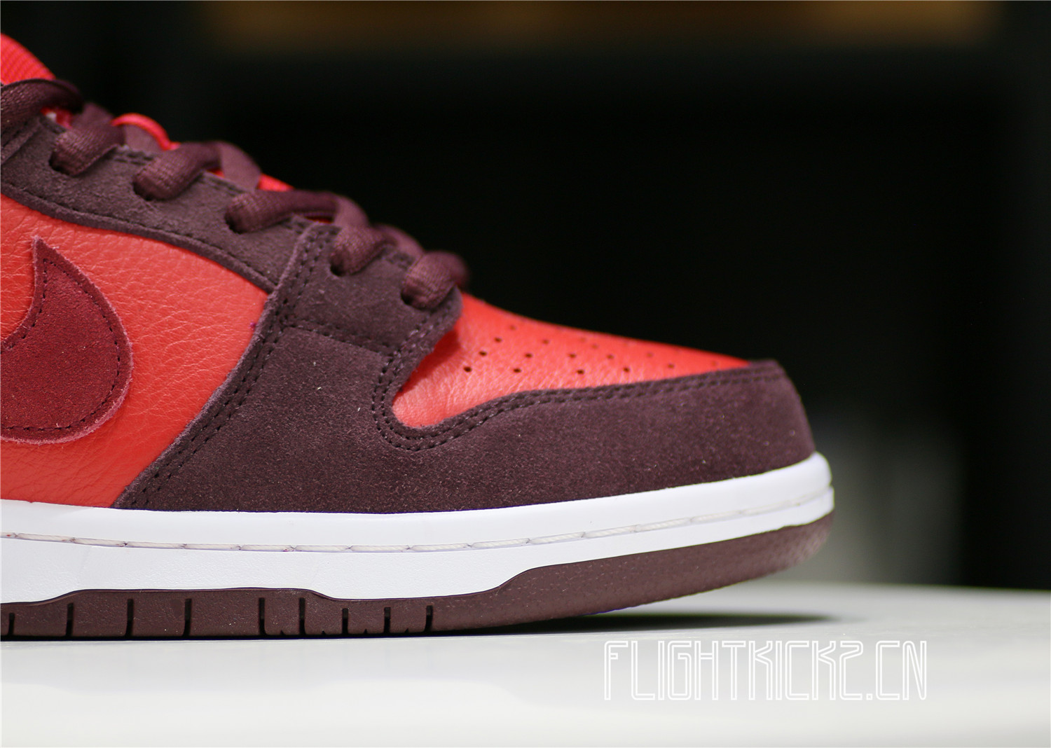 Nike SB Dunk Low Cherry