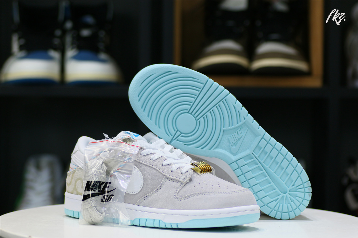 Nike Dunk Low SE Barber Shop Grey