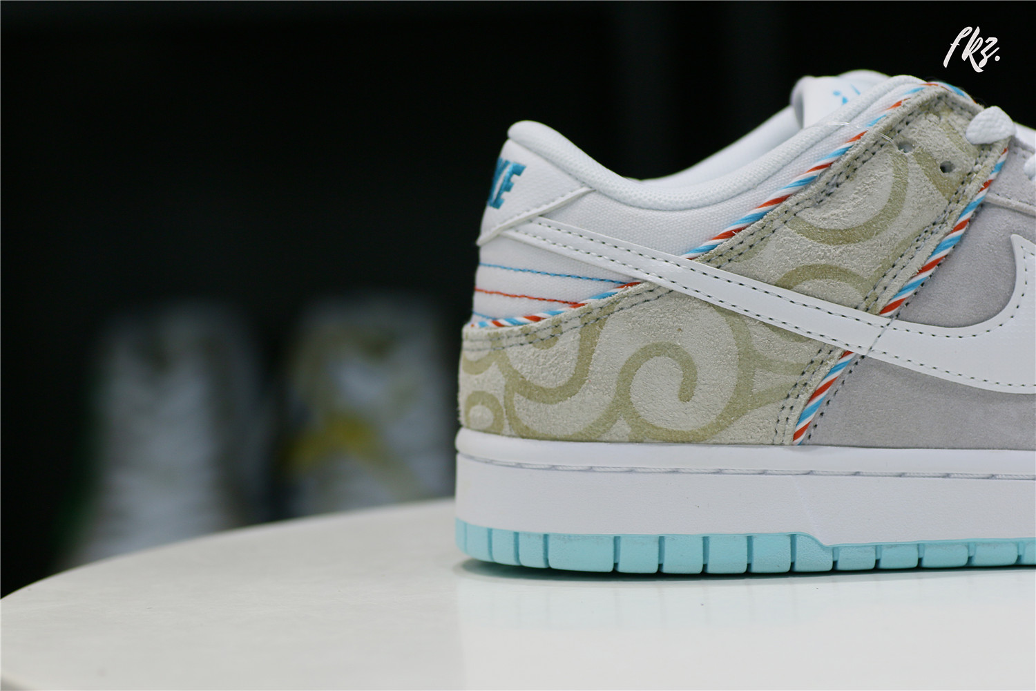 Nike Dunk Low SE Barber Shop Grey