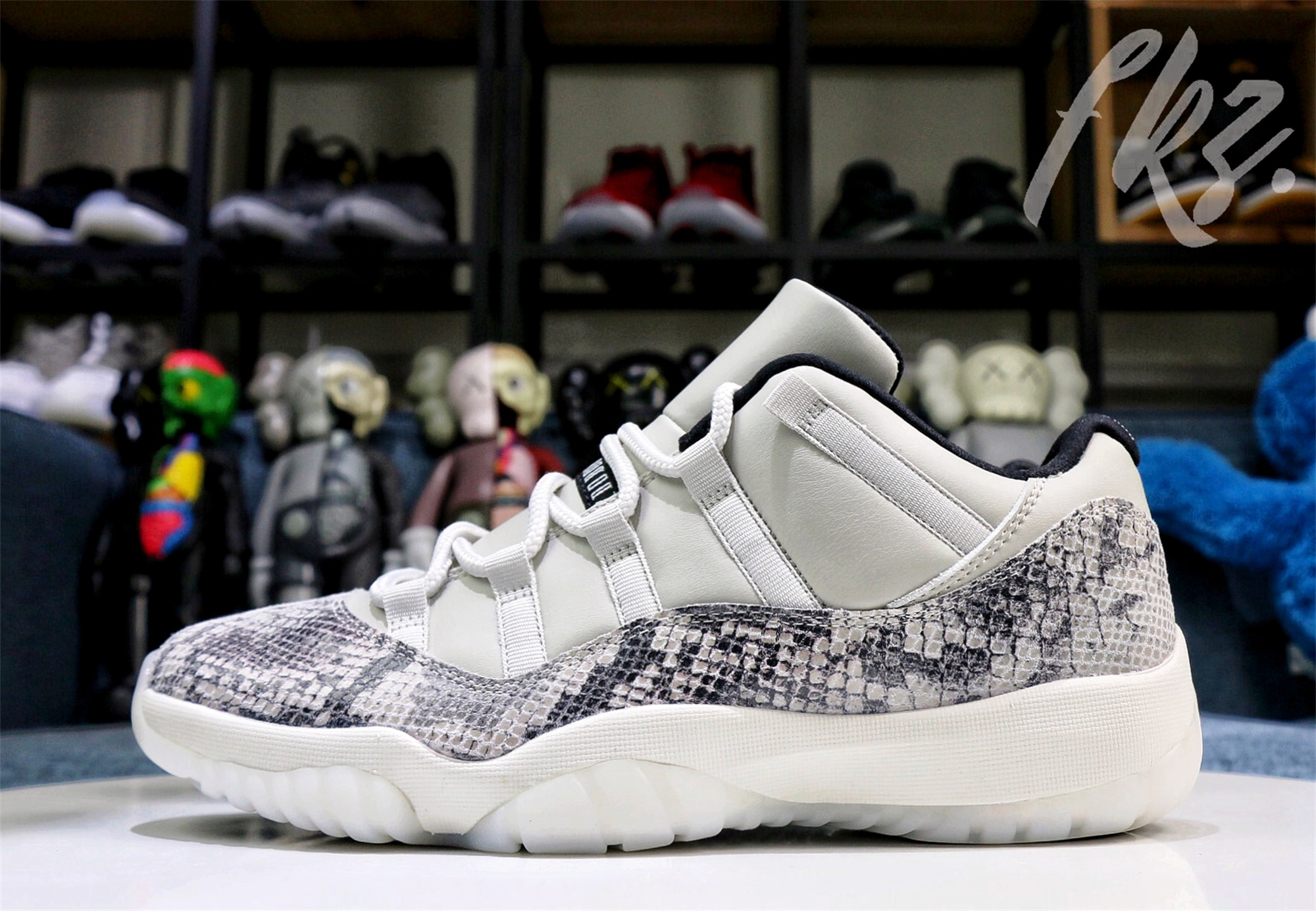 Air Jordan 11 Retro Low Snakeskin Light Bone