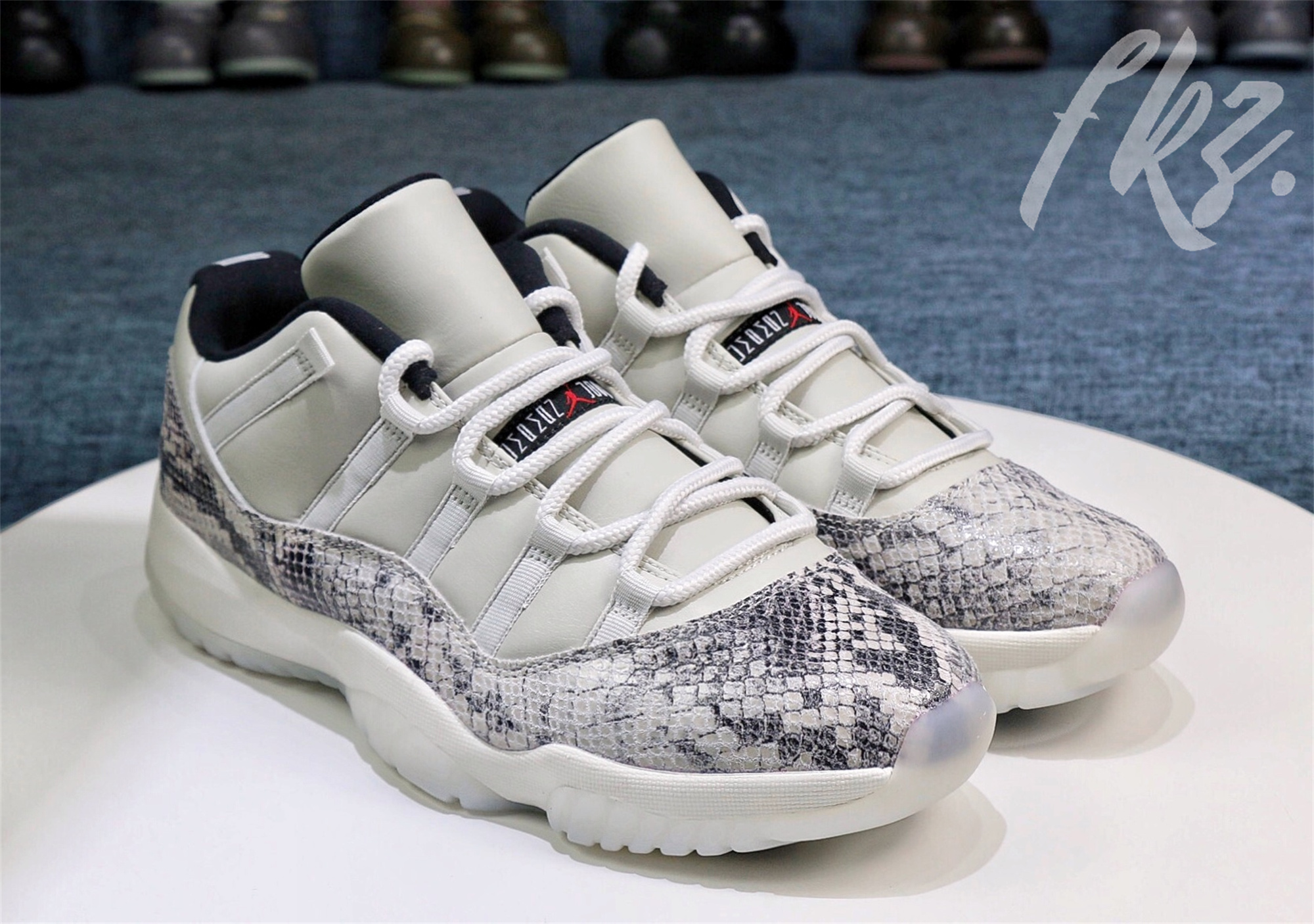 Air Jordan 11 Retro Low Snakeskin Light Bone