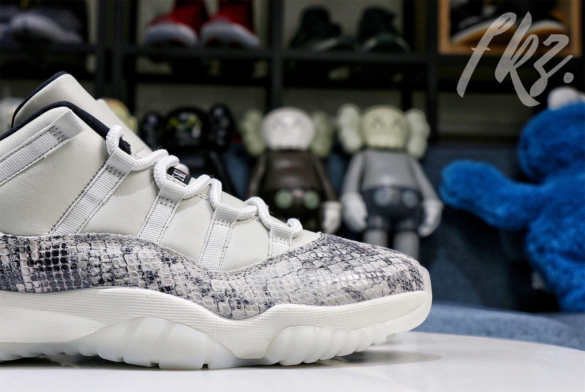 Air Jordan 11 Retro Low Snakeskin Light Bone