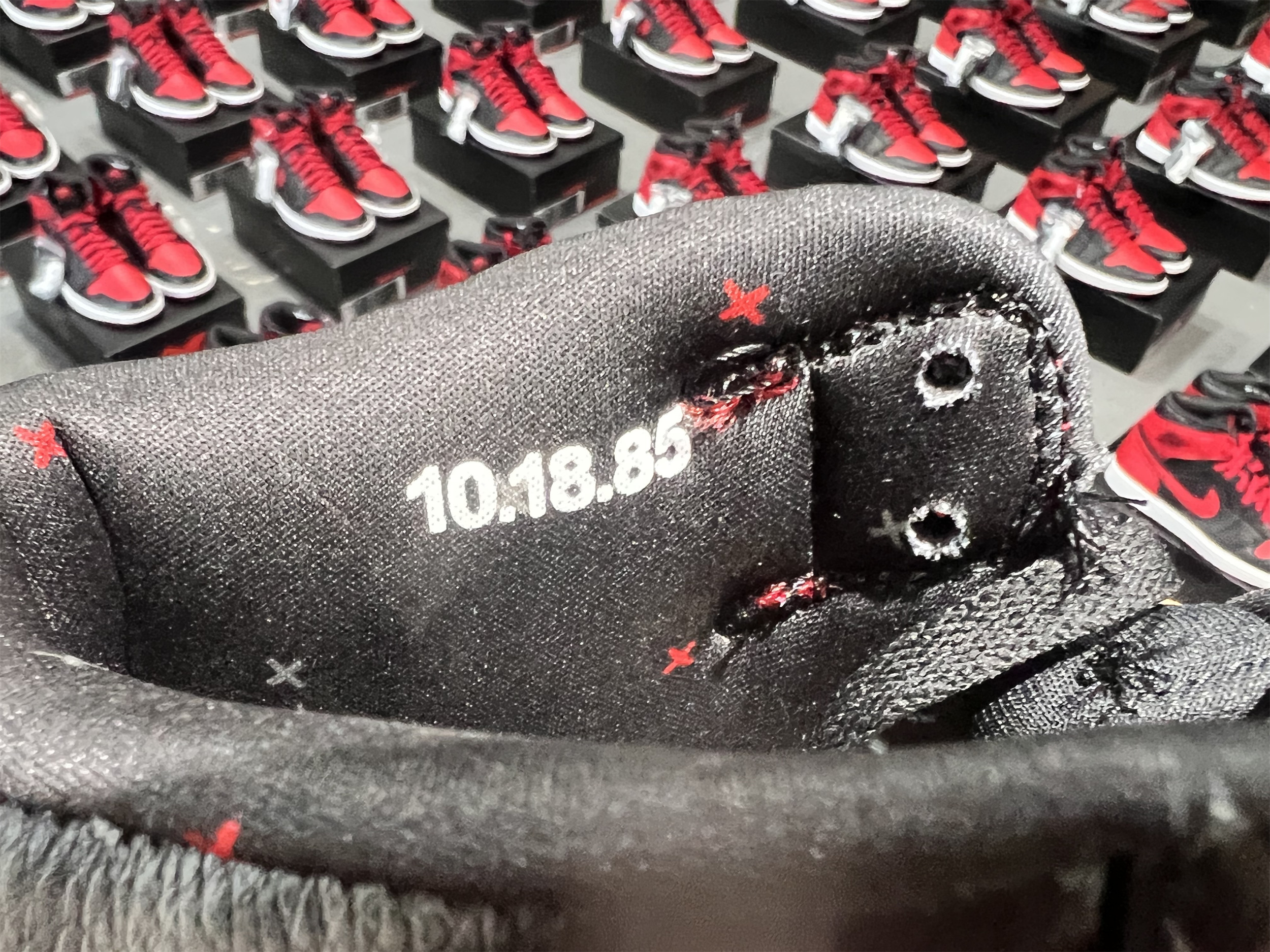 Air Jordan 1 OG Banned/Bred 2011 (LN5 A1 ,Deadstock,with tiny Flaws)