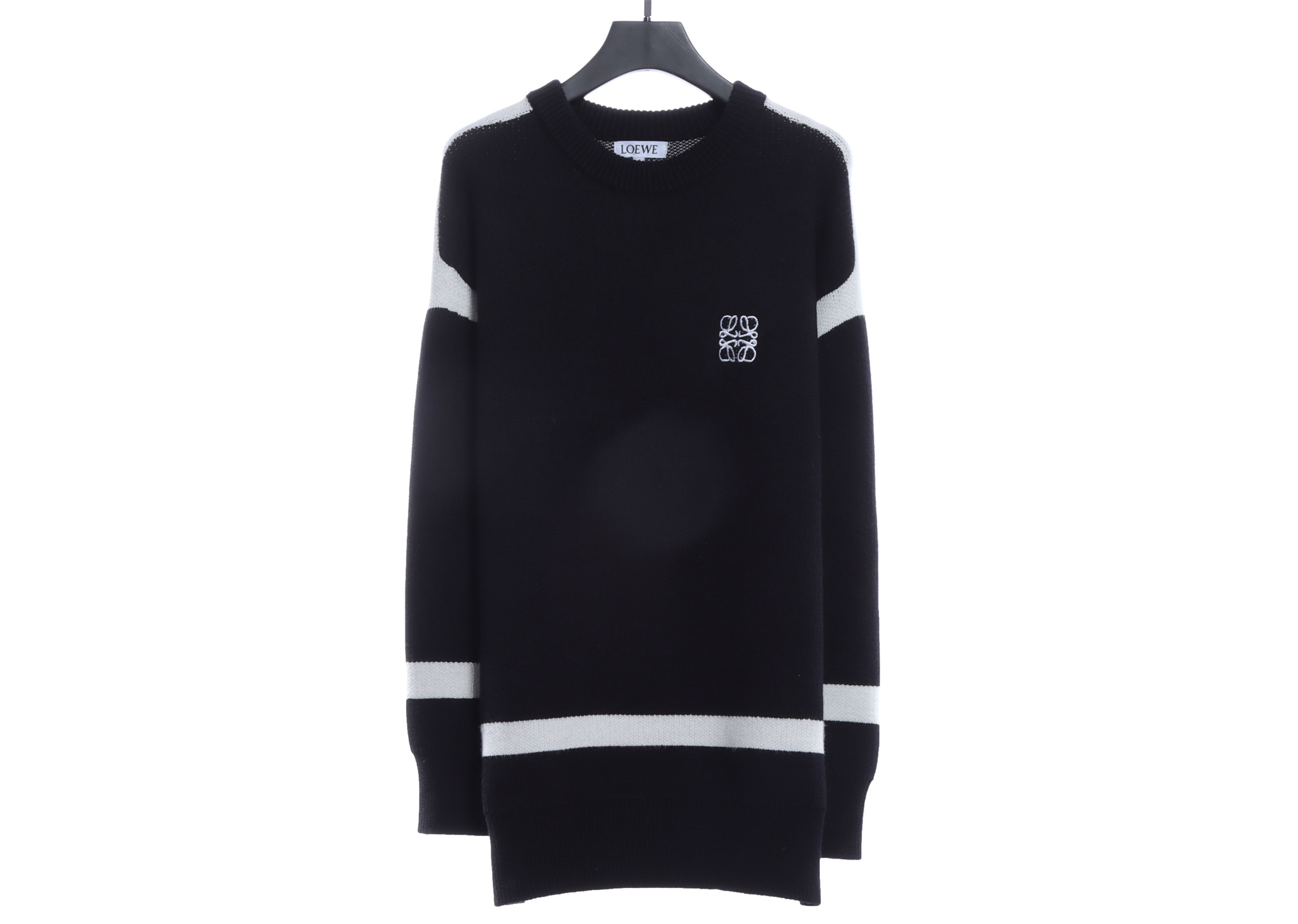 LOEVVE 22FW Ribbon Embroidered Crew Neck Sweater