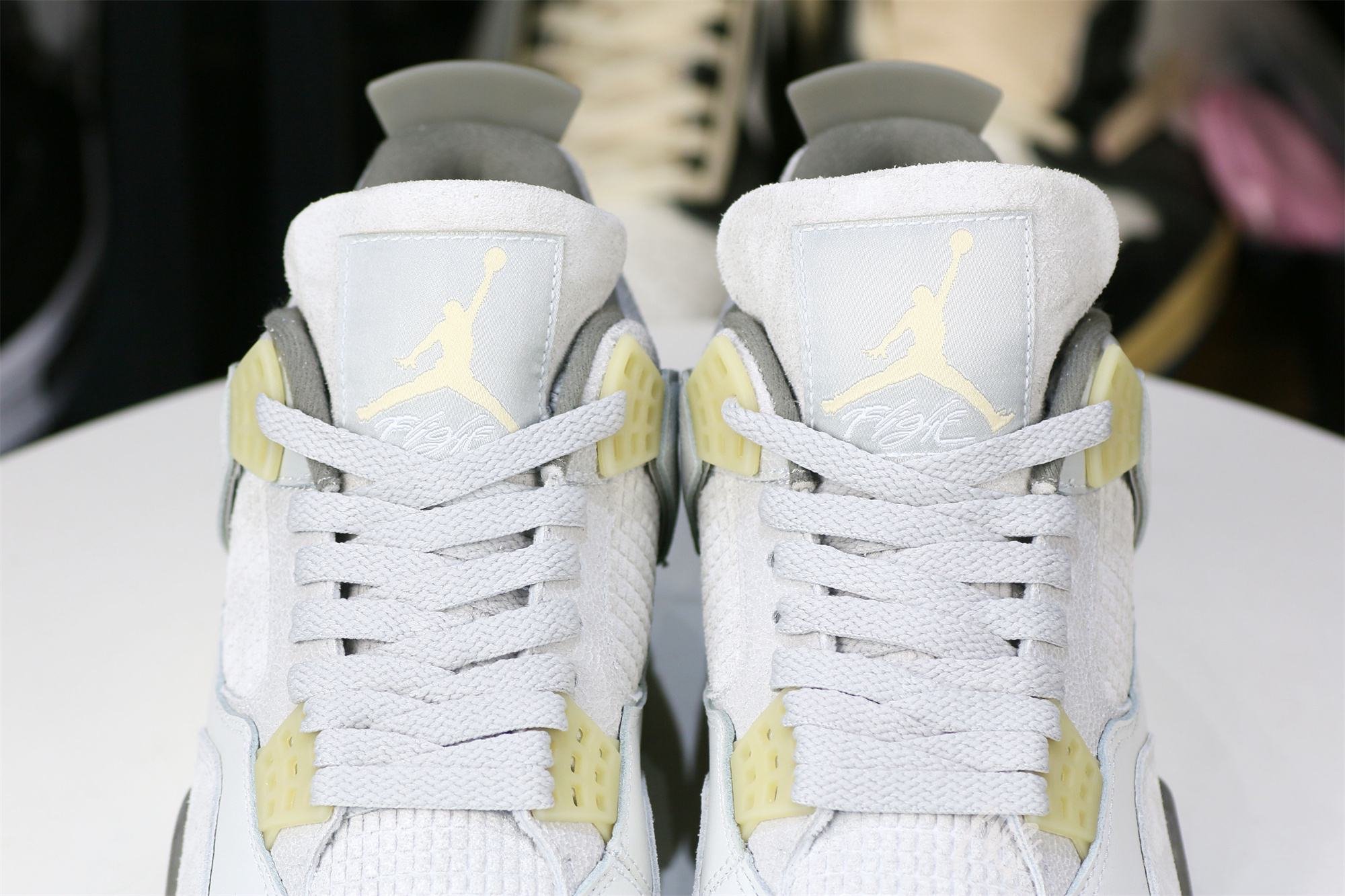 Air Jordan 4 Retro SE Craft Photon Dust