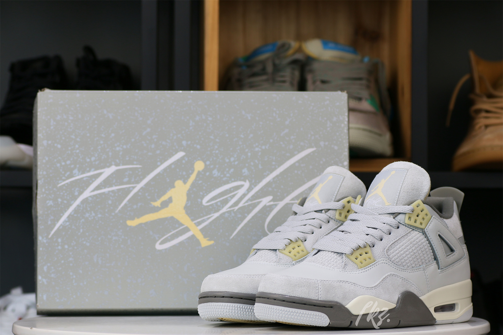 Air Jordan 4 Retro SE Craft Photon Dust