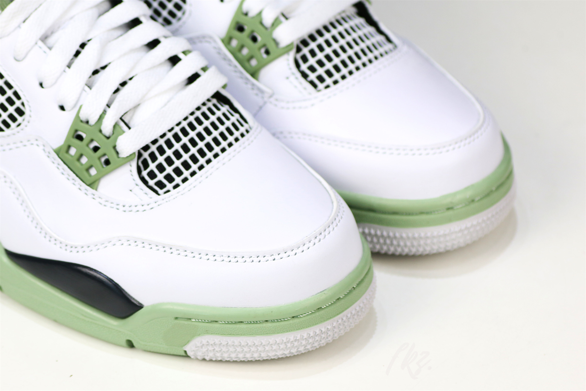 Jordan 4 Retro Seafoam WMs 2023