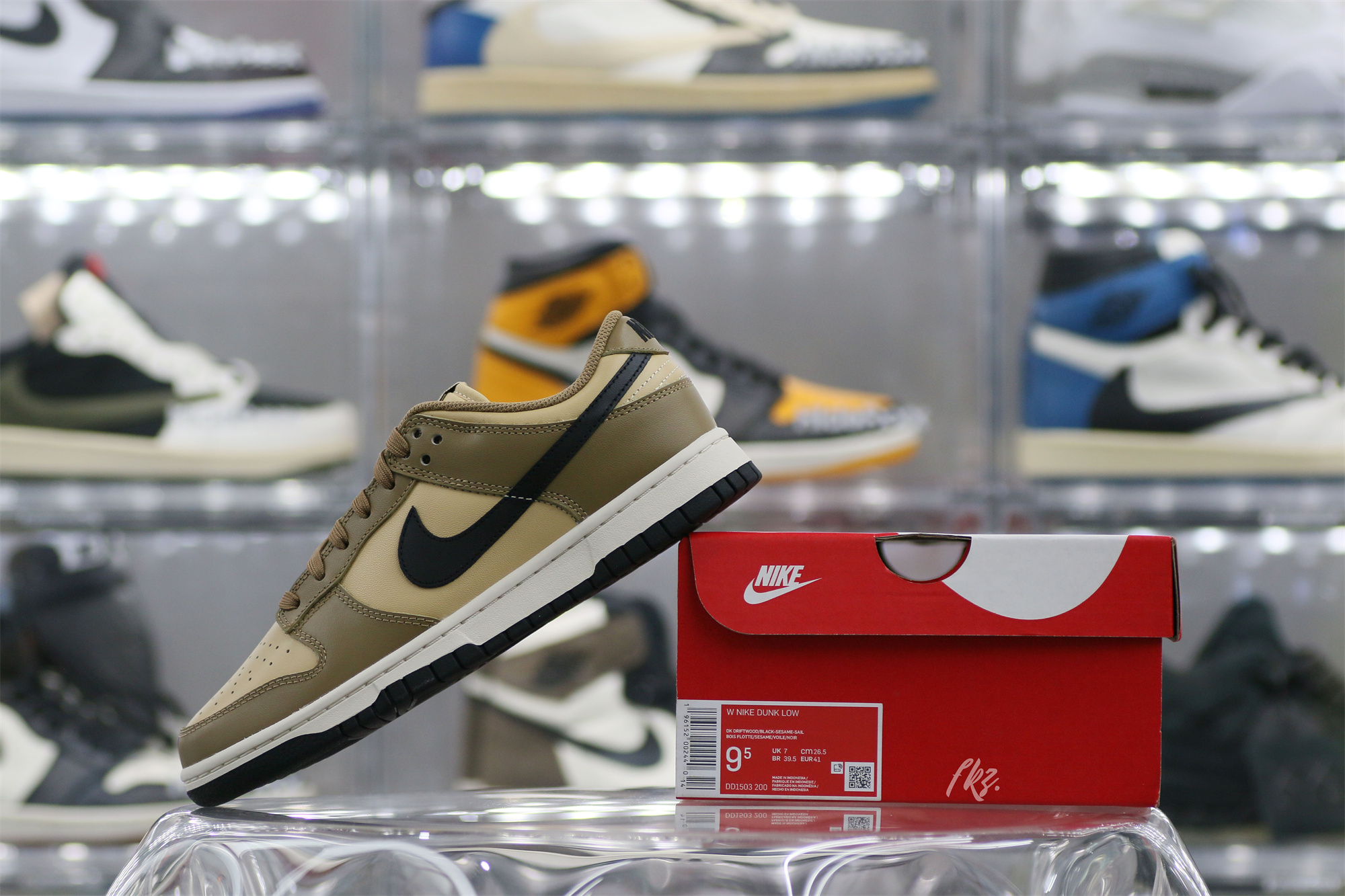 Nike Dunk Low Dark Driftwood (W)