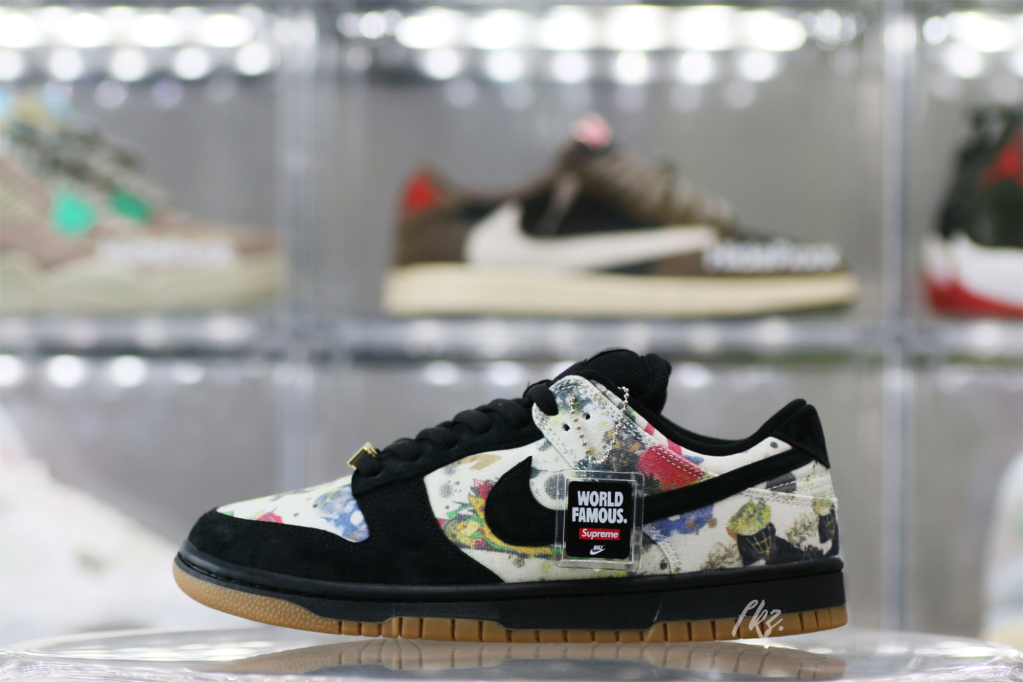 Supreme x Nike SB Dunk Low 2023