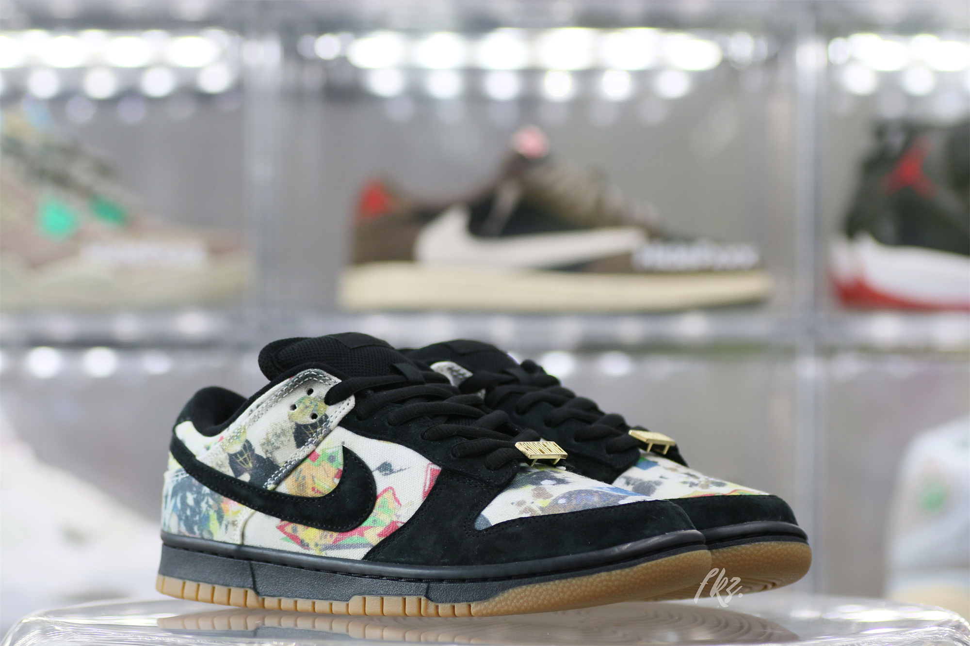 Supreme x Nike SB Dunk Low 2023