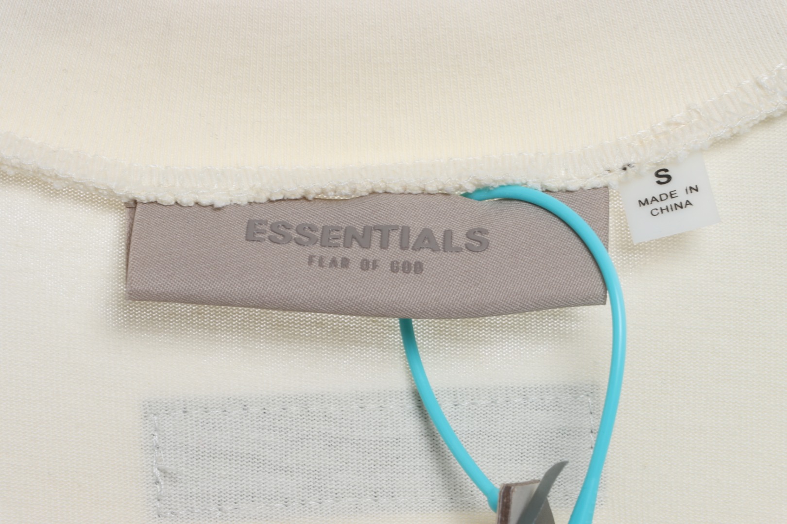 Essenti@ls Double line double row large letter flocking short sleeves