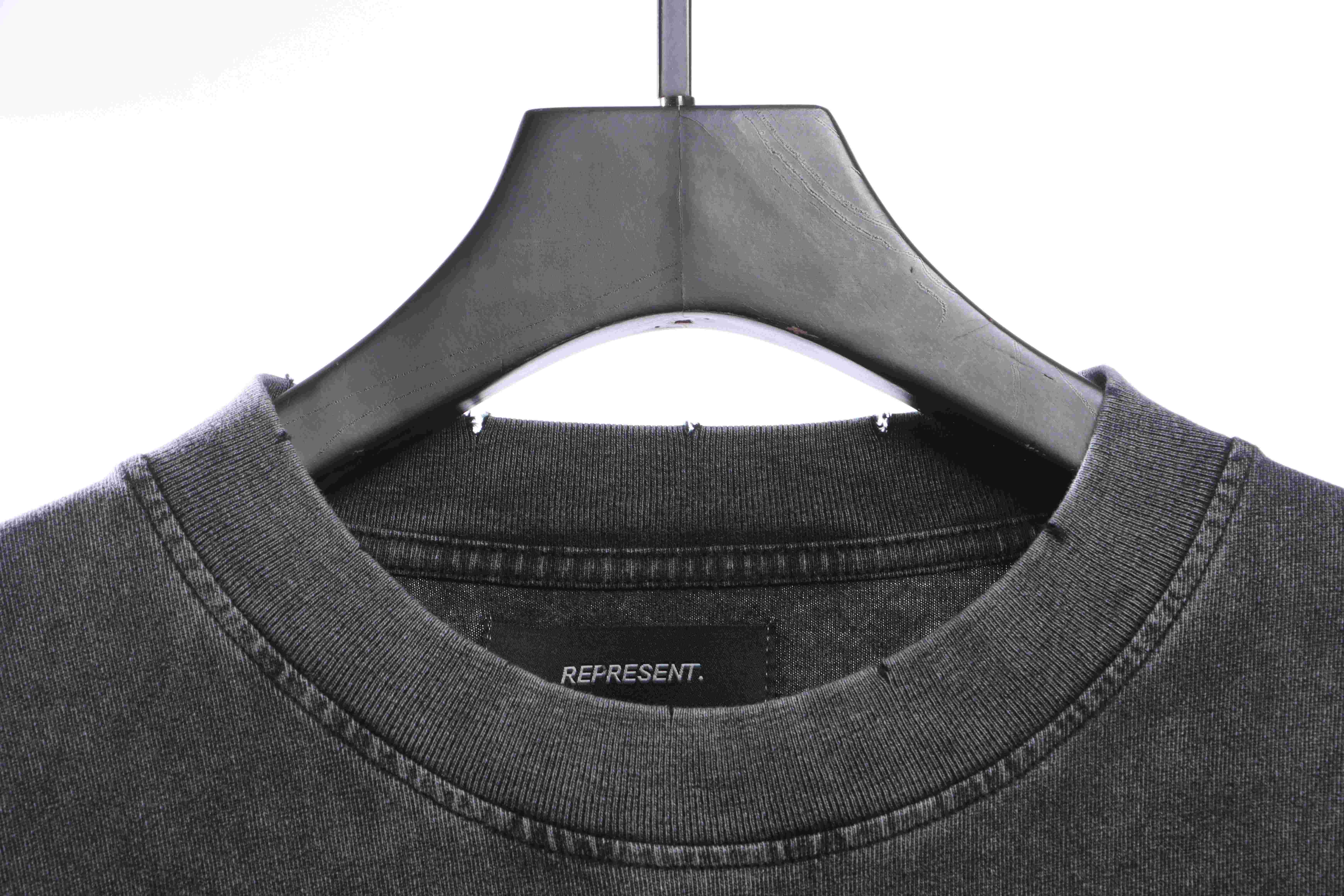 Represent makes old washing letters with short sleeves