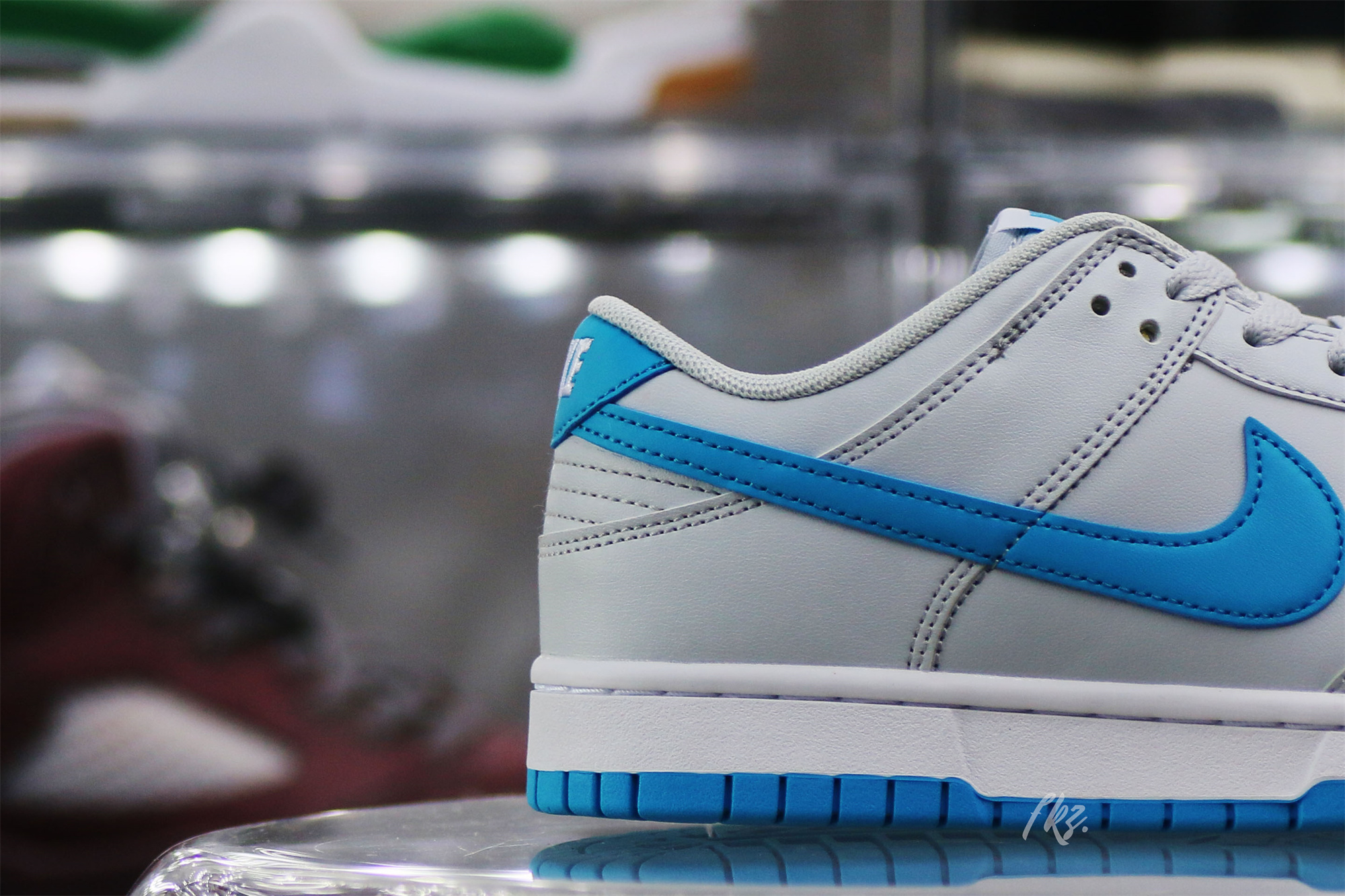 Nike Dunk Low Retro Pure Platinum Blue Lightning