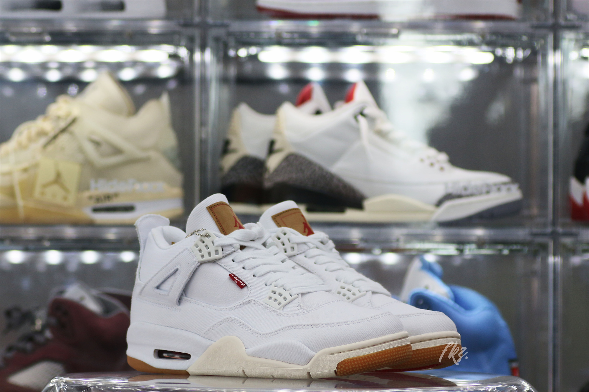 Air Jordan 4 Retro Levi’s White (Levi’s Tag)