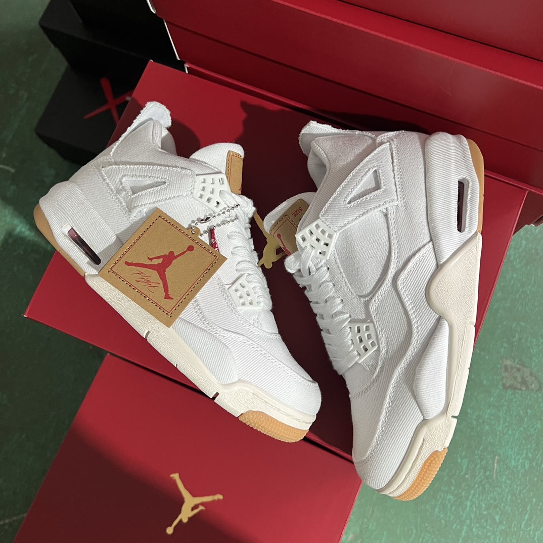 Air Jordan 4 Retro Levi’s White (Levi’s Tag)