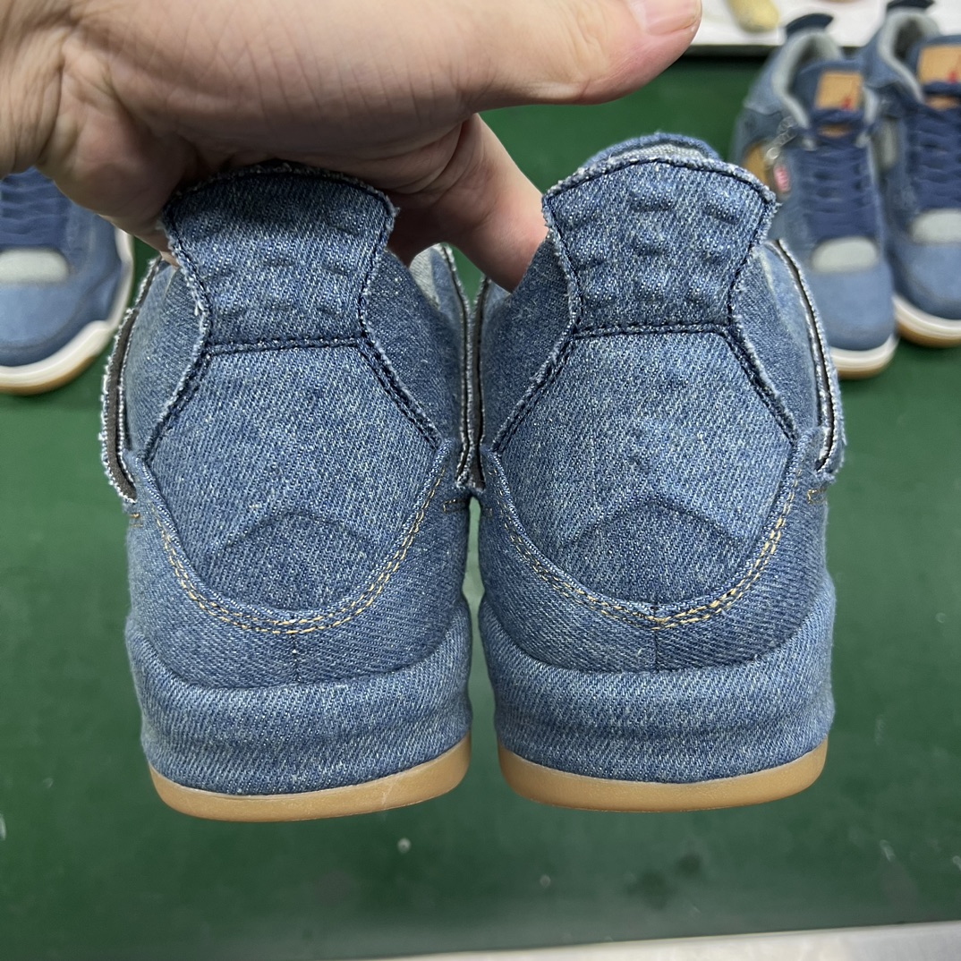 Air Jordan 4 Retro Levi’s Denim (Levi’s Tag)