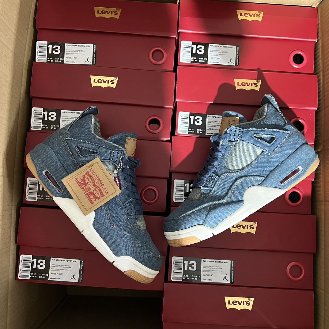 Air Jordan 4 Retro Levi’s Denim (Levi’s Tag)