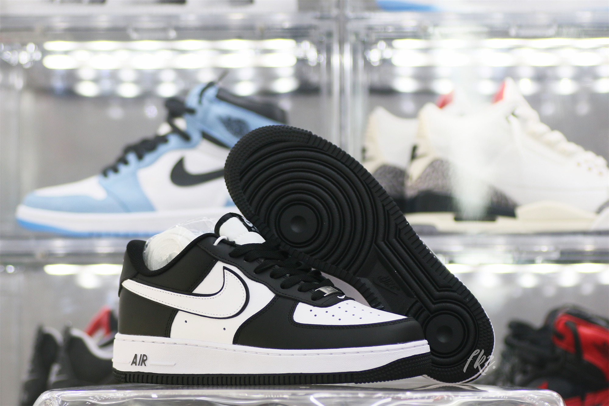 Nike Air Force 1 ’07 Low White Swoosh Panda