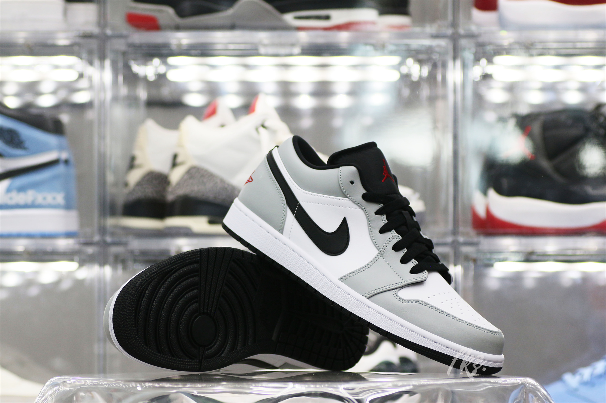 Air Jordan 1 Low Light Smoke Grey