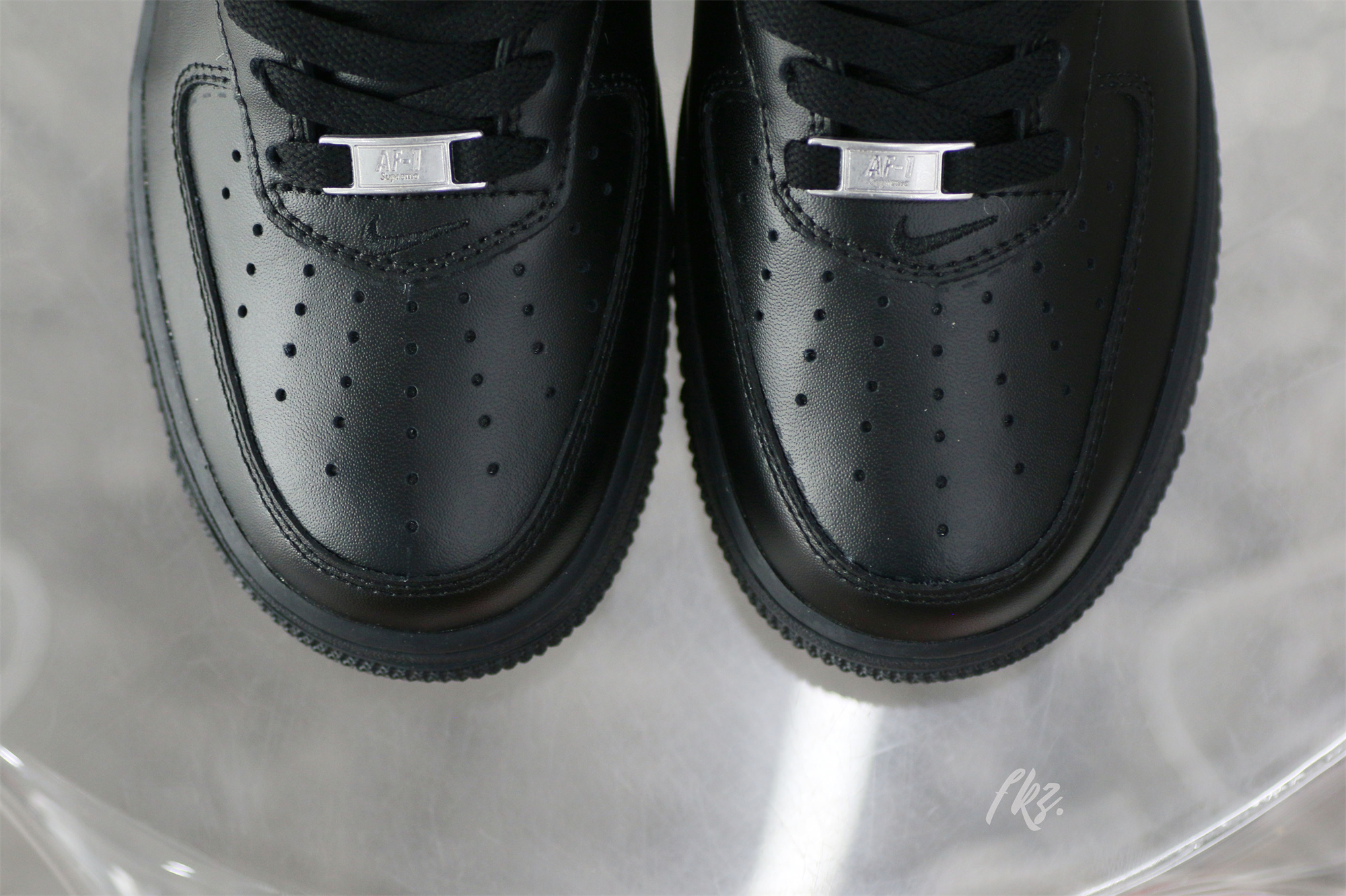 Nike Air Force 1 Low Supreme Black