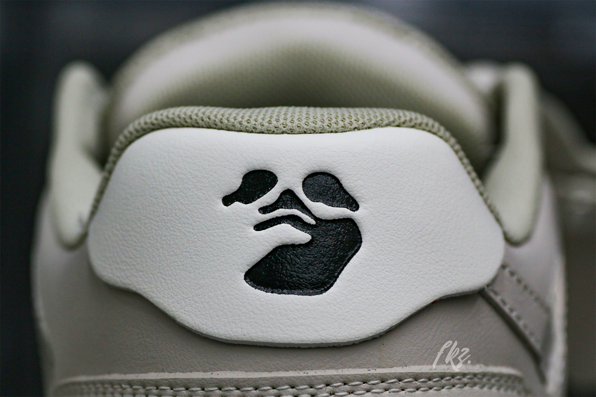 Off-White White & Beige ‘Out Of Office’ Sneakers