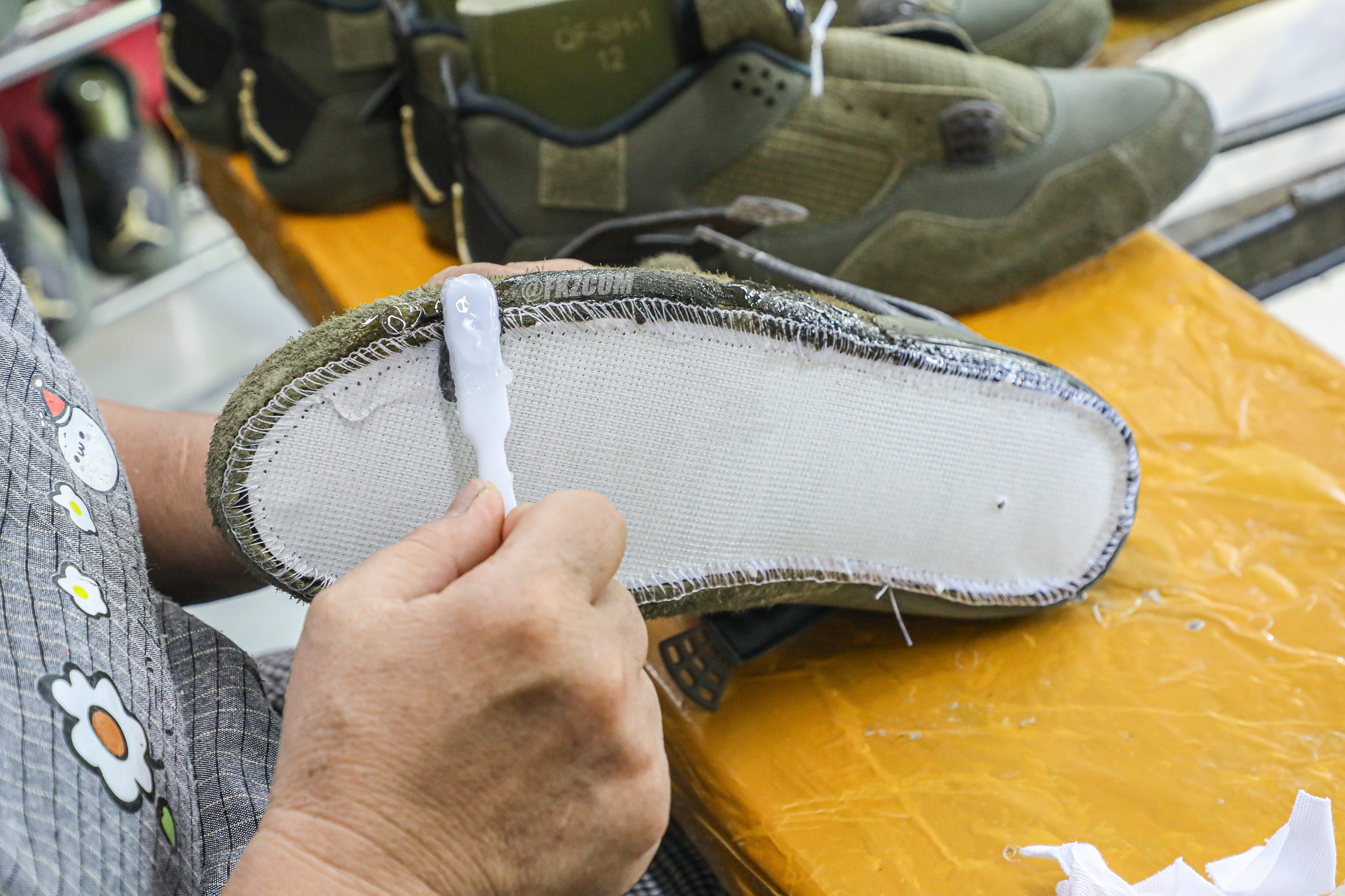 Air Jordan 4 Retro SE Craft Medium Olive (LN5 A1)