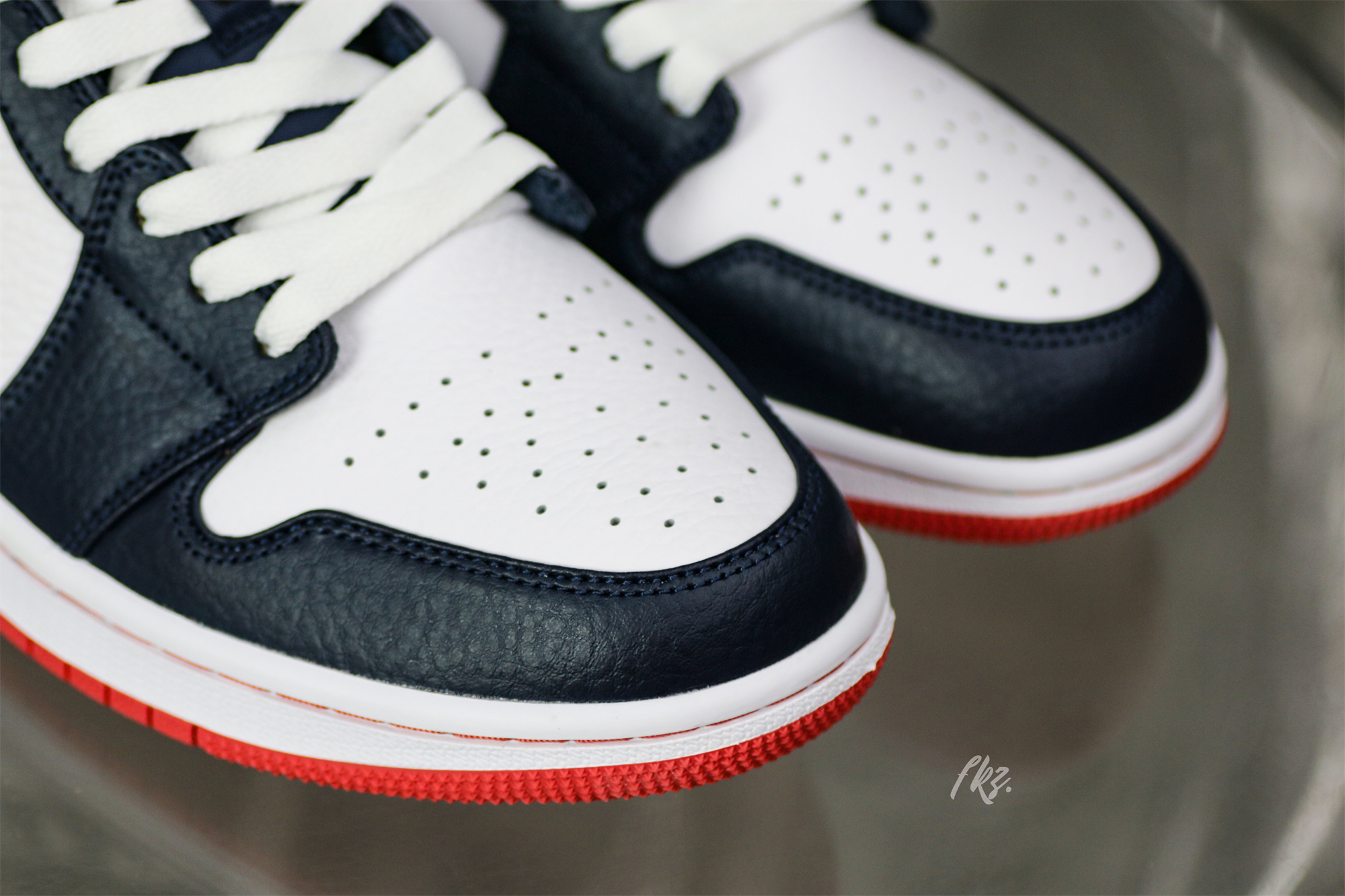 Air Jordan 1 Retro Low Obsidian Ember Glow 2018