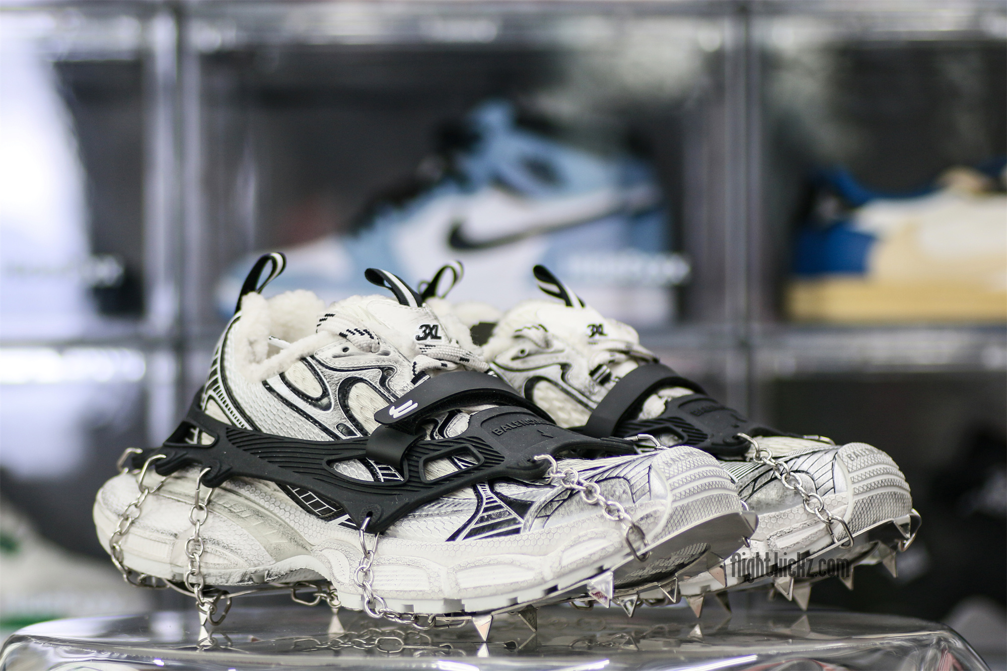 B@lenciag* 3XL Ski Sneaker in White (Removable footwear chains)