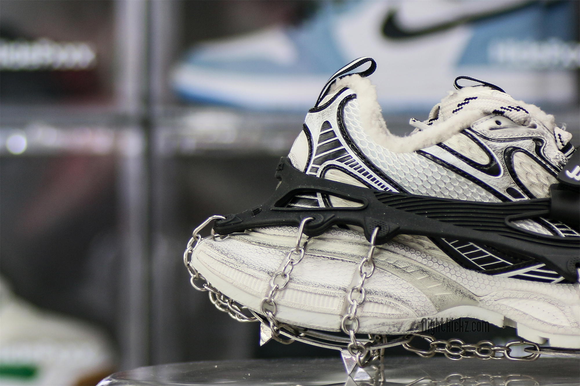 B@lenciag* 3XL Ski Sneaker in White (Removable footwear chains)