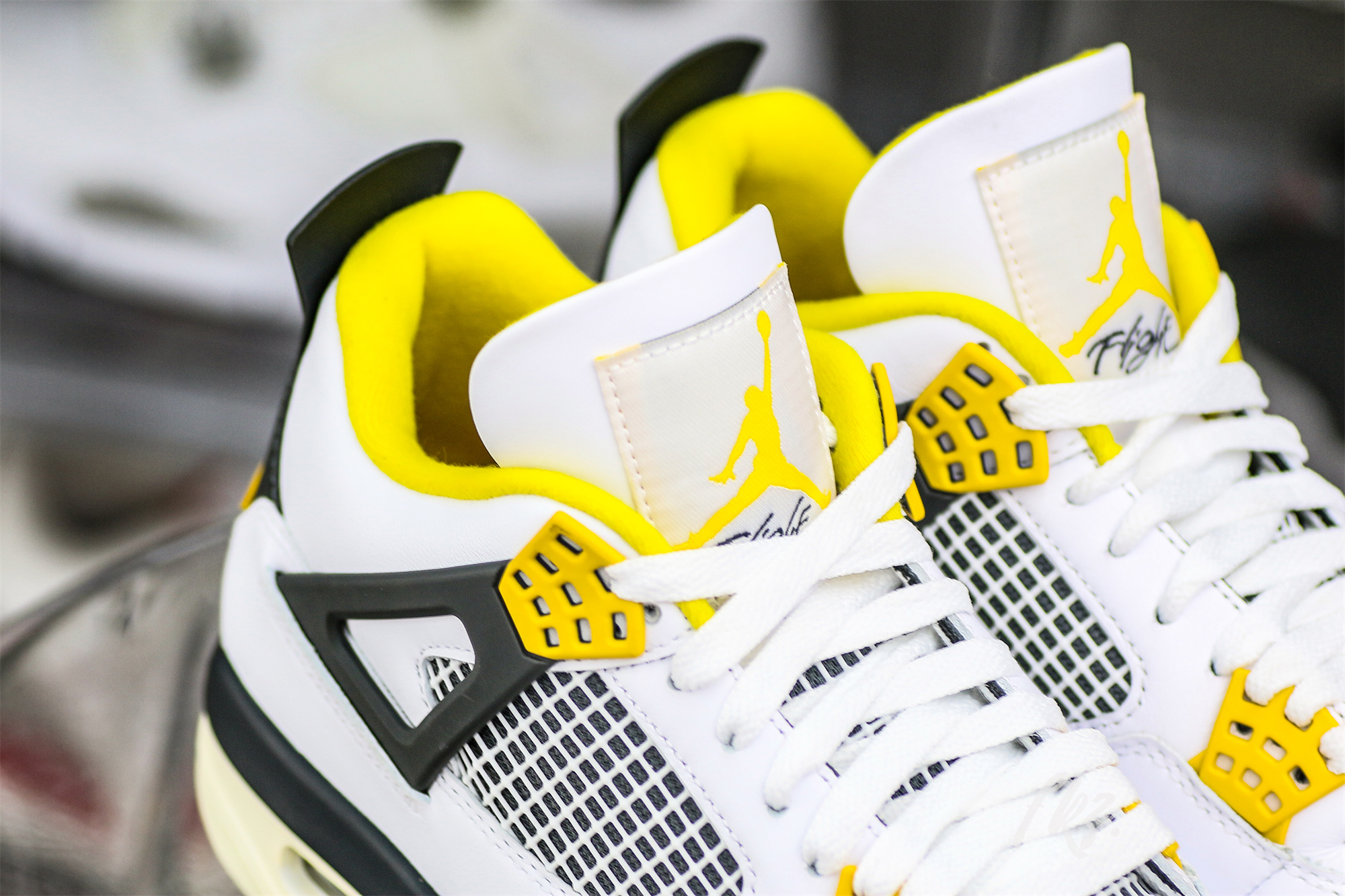 Air Jordan 4 “Vivid Sulfur” 2024 (Ln5 A1)