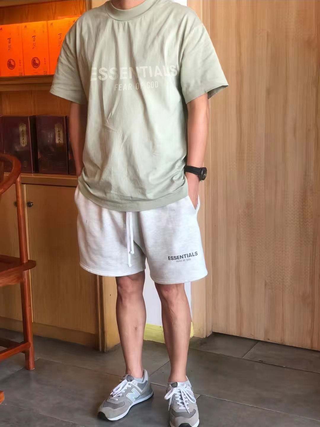 Fear Of God / Essentials Limited flocking short sleeves in season 8