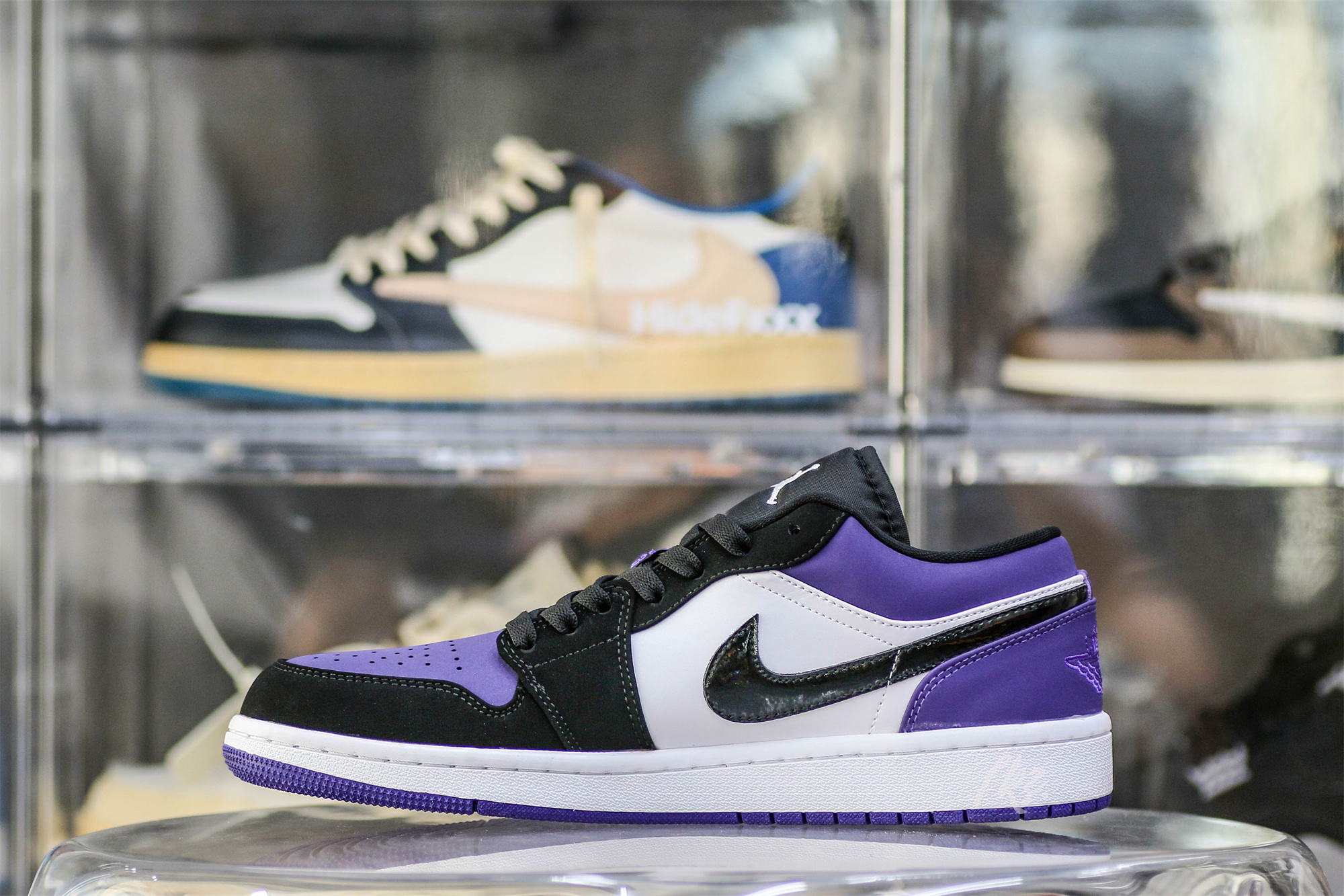Jordan 1 Low Court Purple