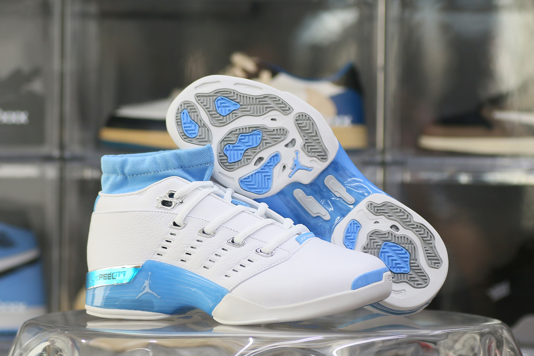 Jordan 17 Retro University Blue UNC 2024 (Regular box)