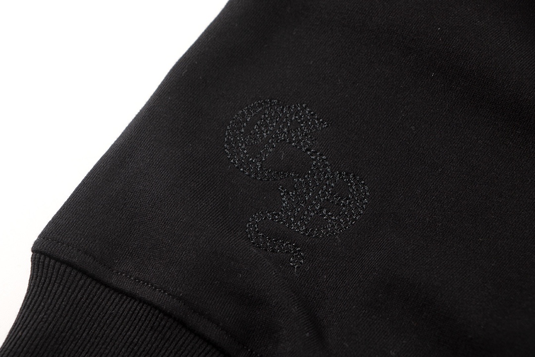 Ch*0me He**ts latest basic crewneck sweatshirt black/red