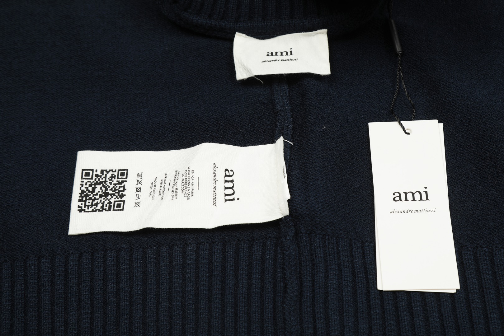 Am1 2024SS classic black jacquard big heart turtleneck sweater