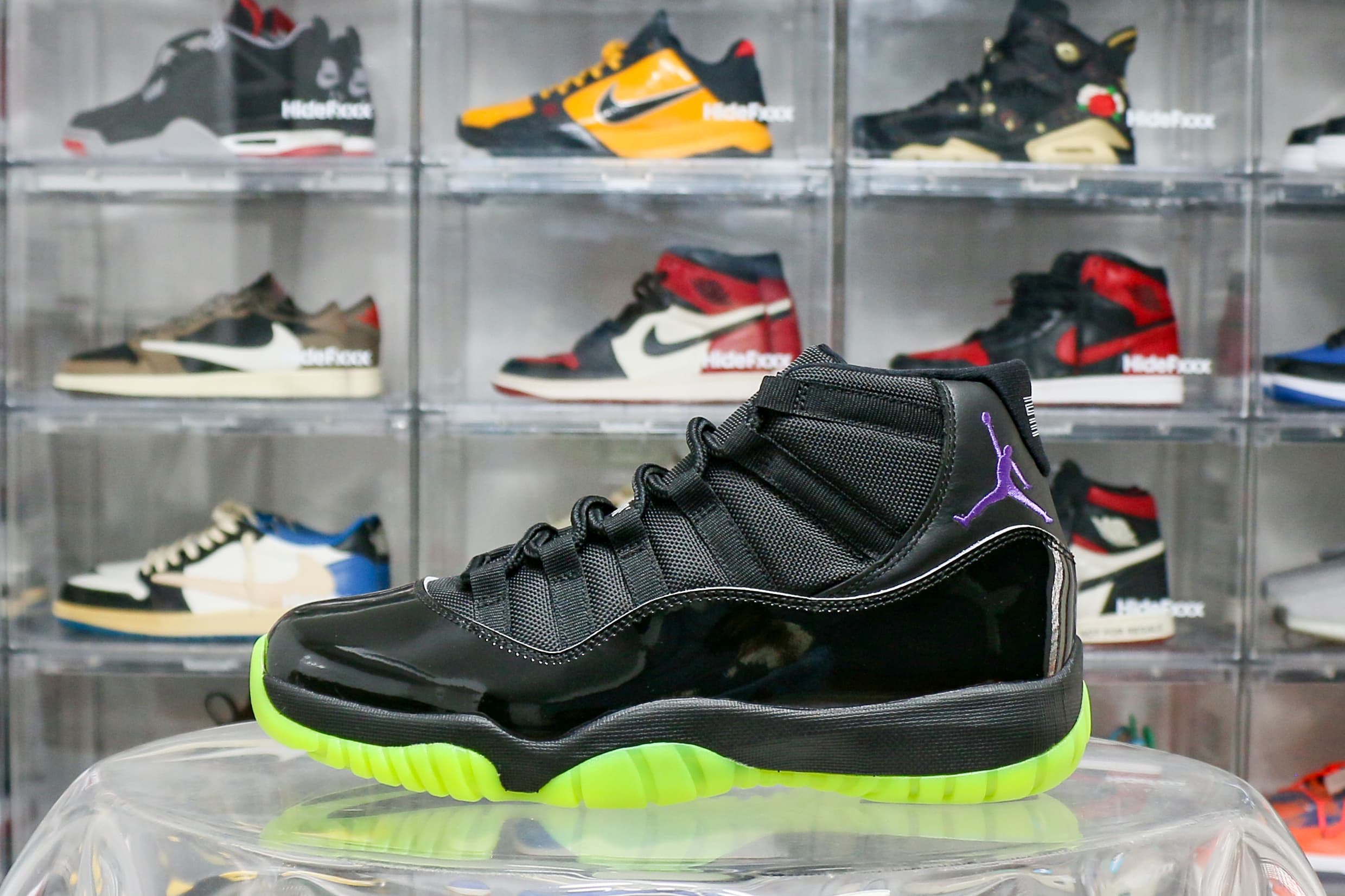 Air Jordan 11 Retro “Black Barely Volt” 2025
