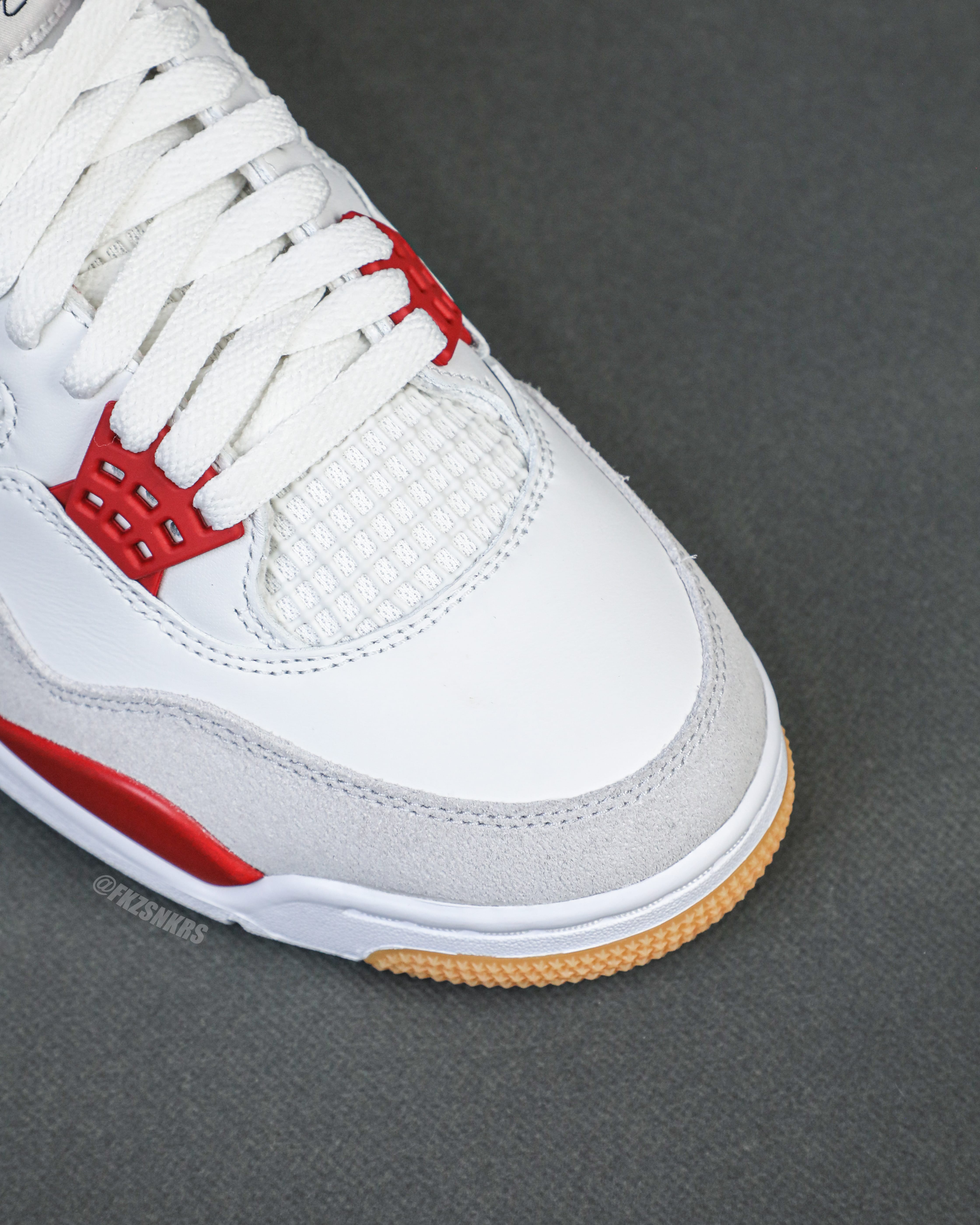 Nike SB x Air Jordan 4 Varsity Red is a Family & Friends (LN5 A1 Batch)