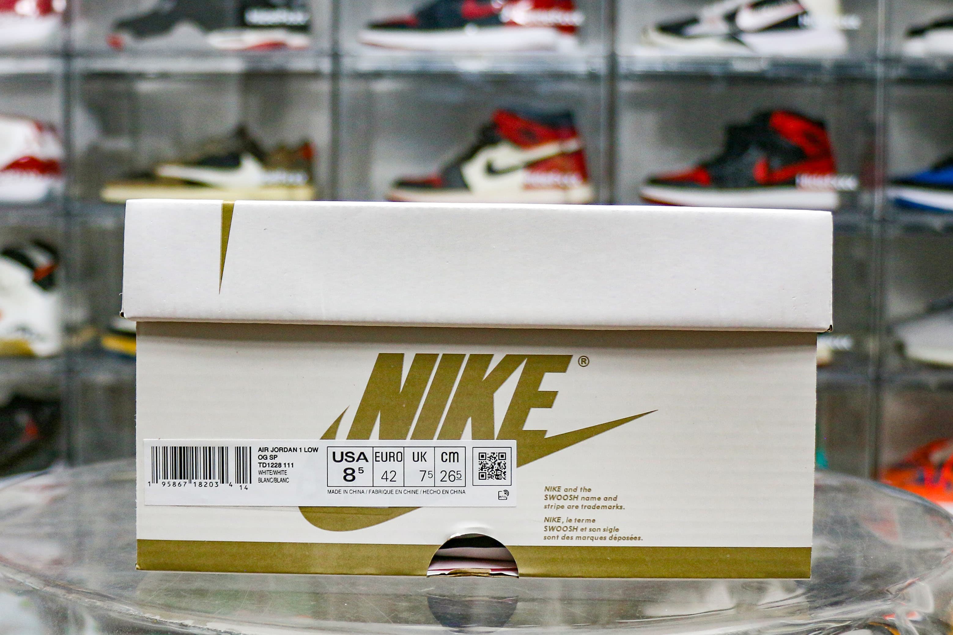 Travis Scott x Air Jordan 1 Retro Low OG SP Michael Rubin White Party (Friends and Family)